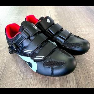 peloton cycling shoes- box included